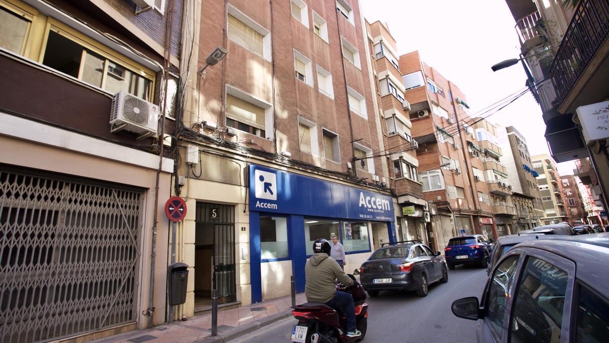 Edificio en el que se ha realizado el registro en la calle Gil, en Murcia.