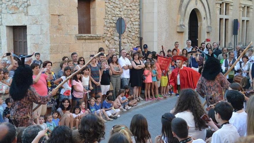 La misa en honor a Sant Joan y los bailes de Sant Joan Pelut animan Sant Llorenç