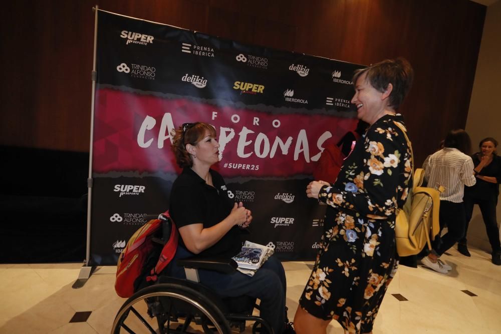 Debate entre Campeonas en el tercer Foro 25 años de SUPER, en imágenes