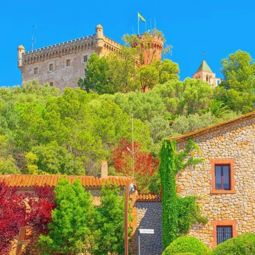 Entramos en la casa de Pedri en Castelldefels: una finca de más de 5 millones, con vistas privilegiadas y Messi como nuevo vecino