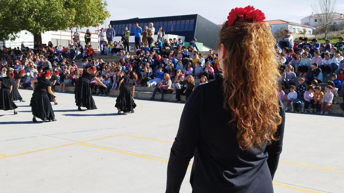 Salva Calderón llevó su escuela hasta el colegio El llano
