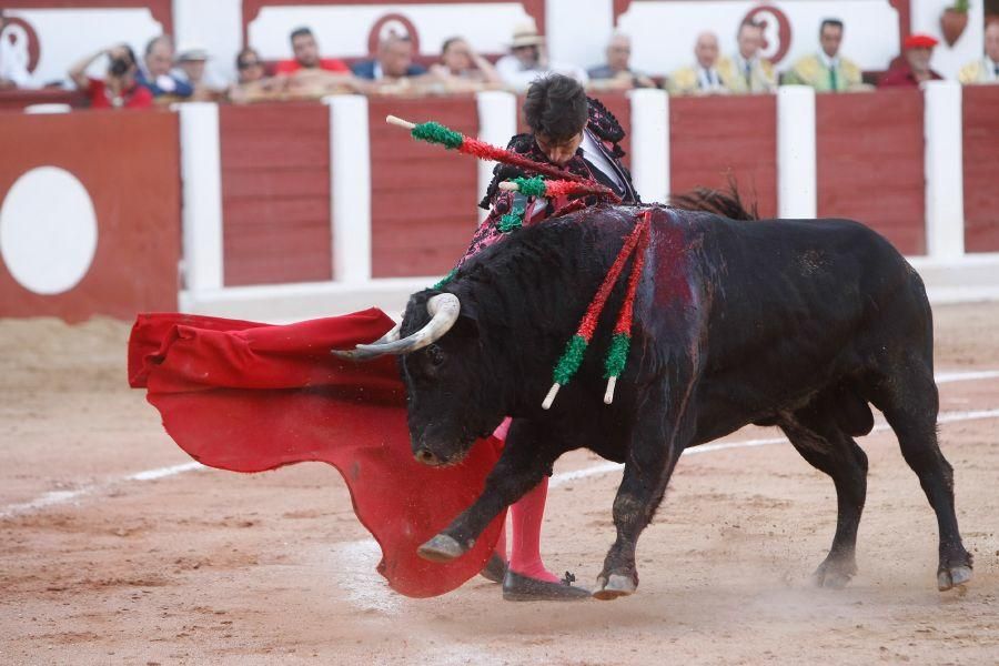 Toros en San Pedro: Cayetano, por la puerta grande