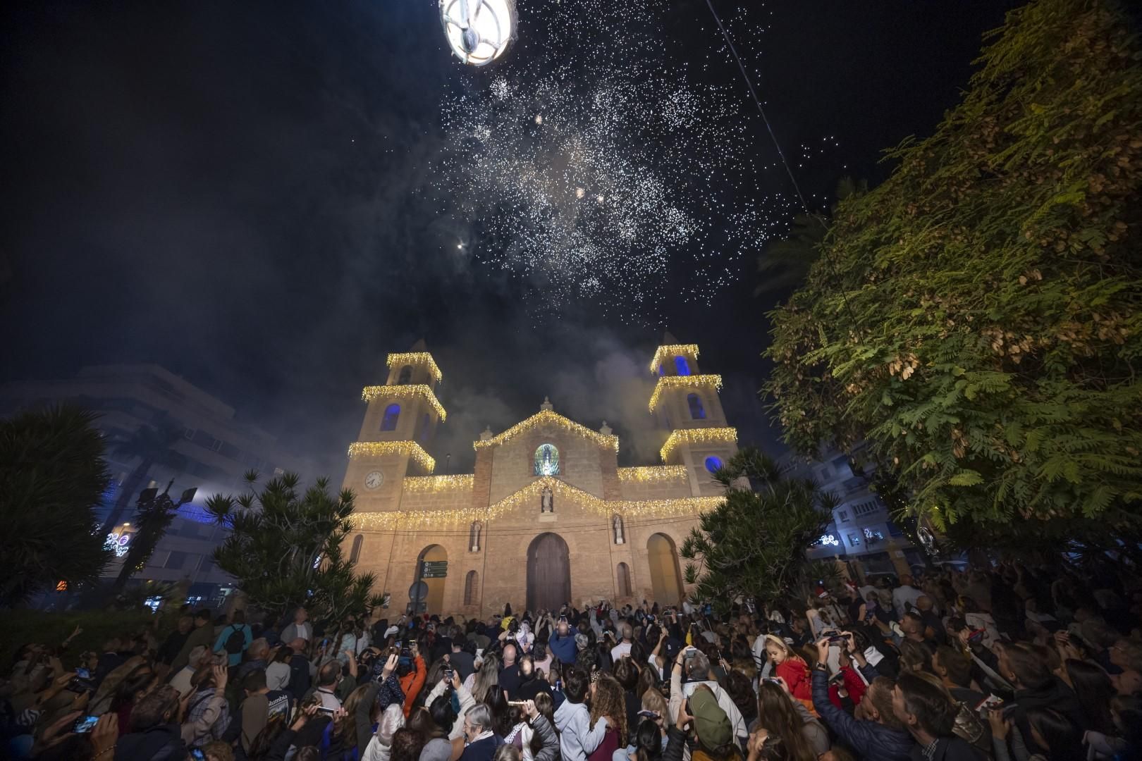 La fiesta de encendido del alumbrado especial de fiestas patronales y Navidad de Torrevieja, en imágenes
