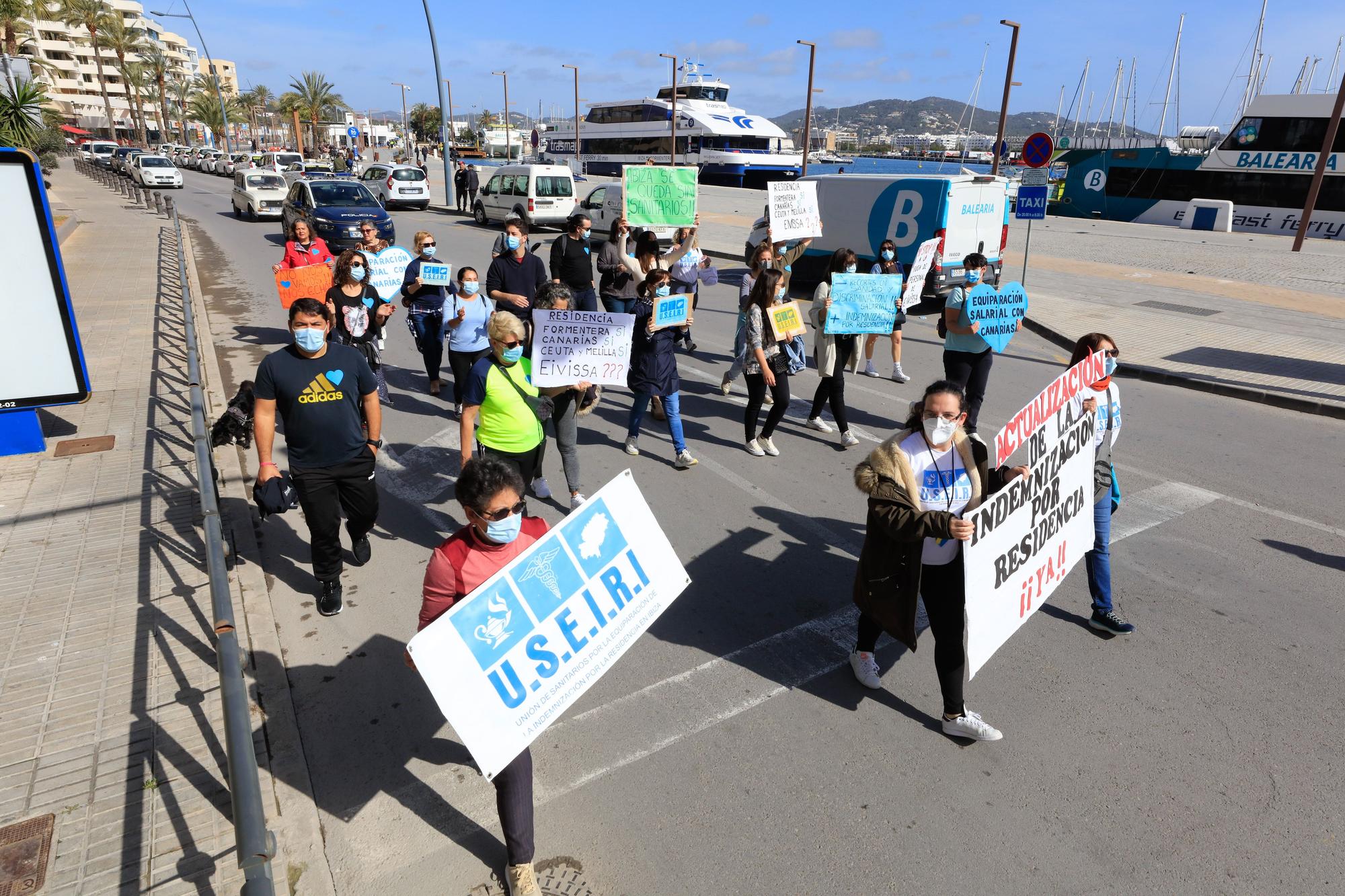 Manifestación de sanitarios por el plus de residencia en Ibiza