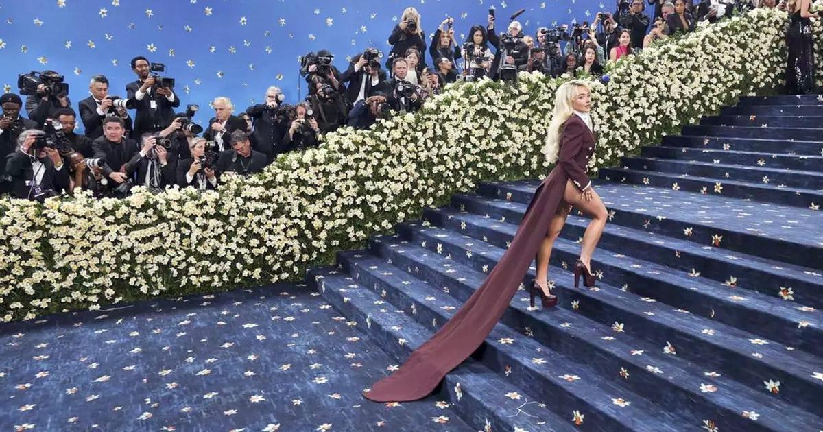 A cantante Sabrina Carpenter na MET Gala 2025.