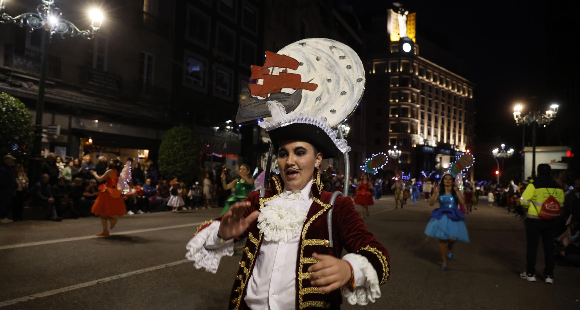 Máscaras, plumas y mucho brillo para disfrutar del fantástico mundo del entroido