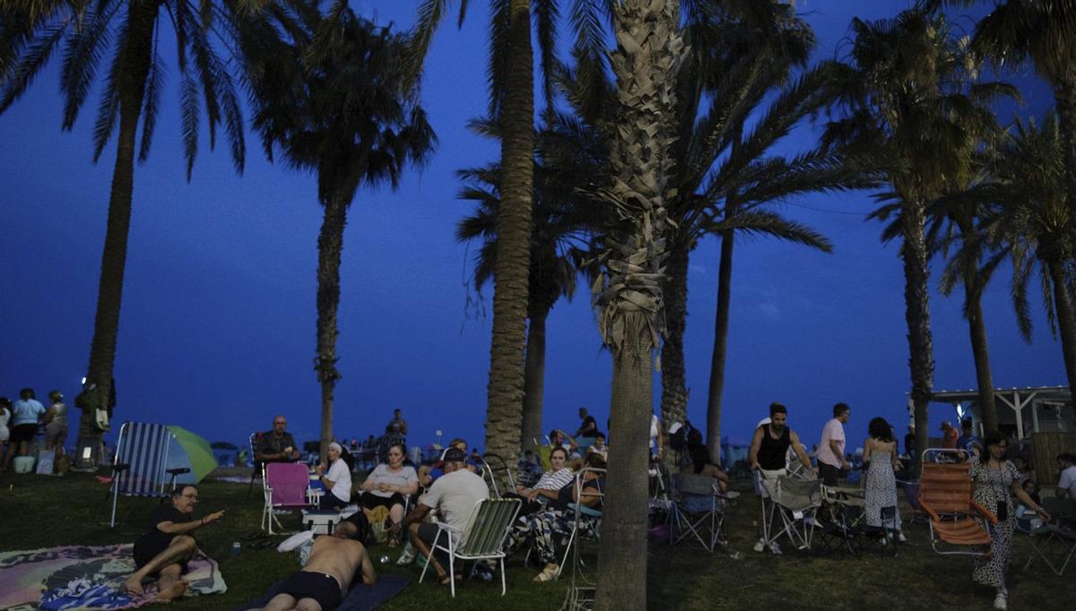La noche más corta del año se volverá a vivir con familia y amigos cerca del mar en todas las localidades costeras de la provincia. | GREGORIO MARRERO