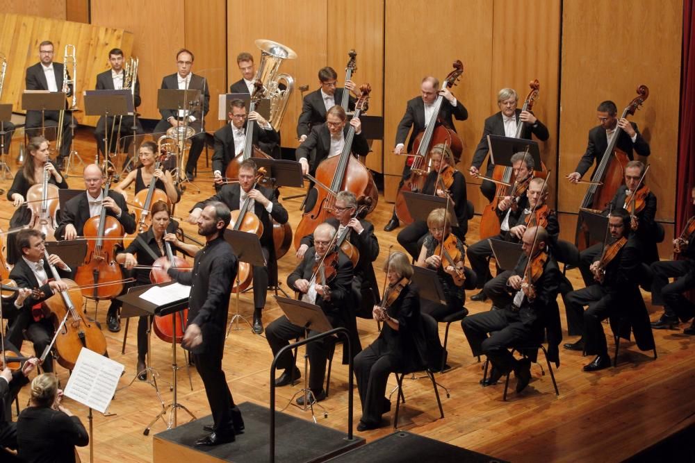 Diego Zecharies acompaña a la Orquesta Sinfónica