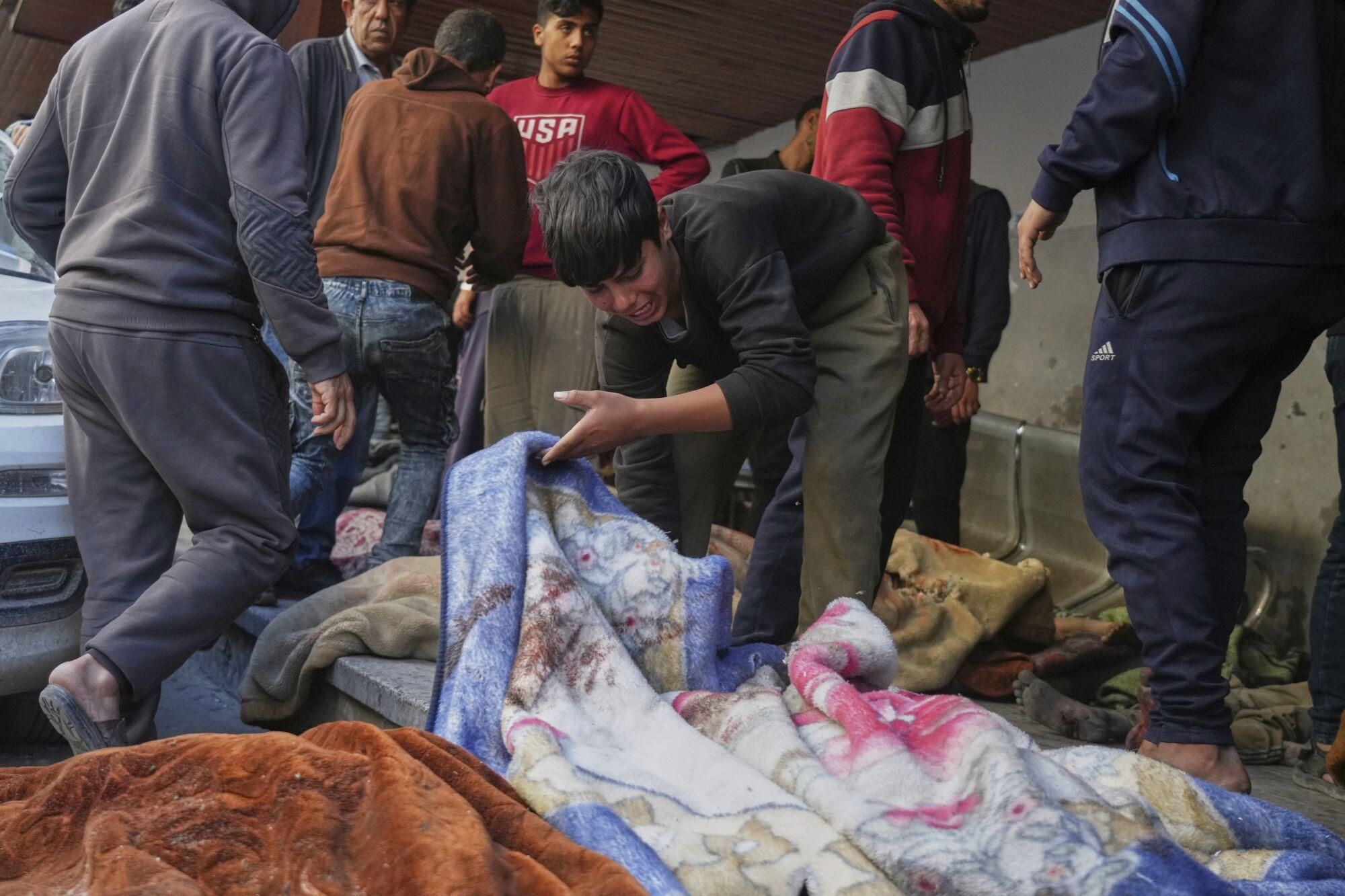 El ataque con el que Israel ha roto la tregua en Gaza, en imágenes.