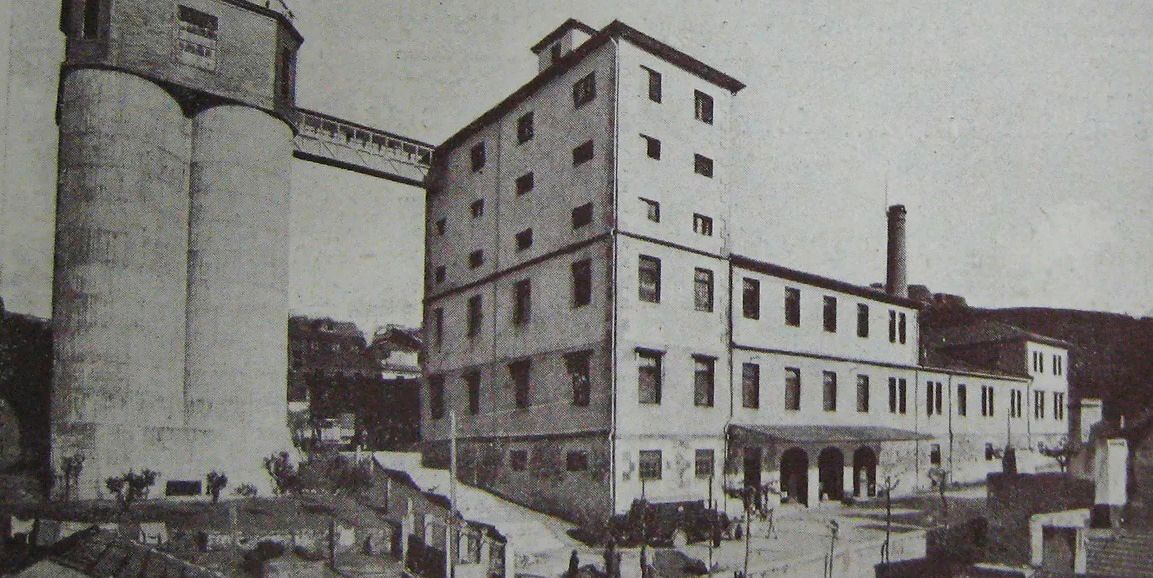 Fotografía del edificio de la Panificadora en los años 40.jpg