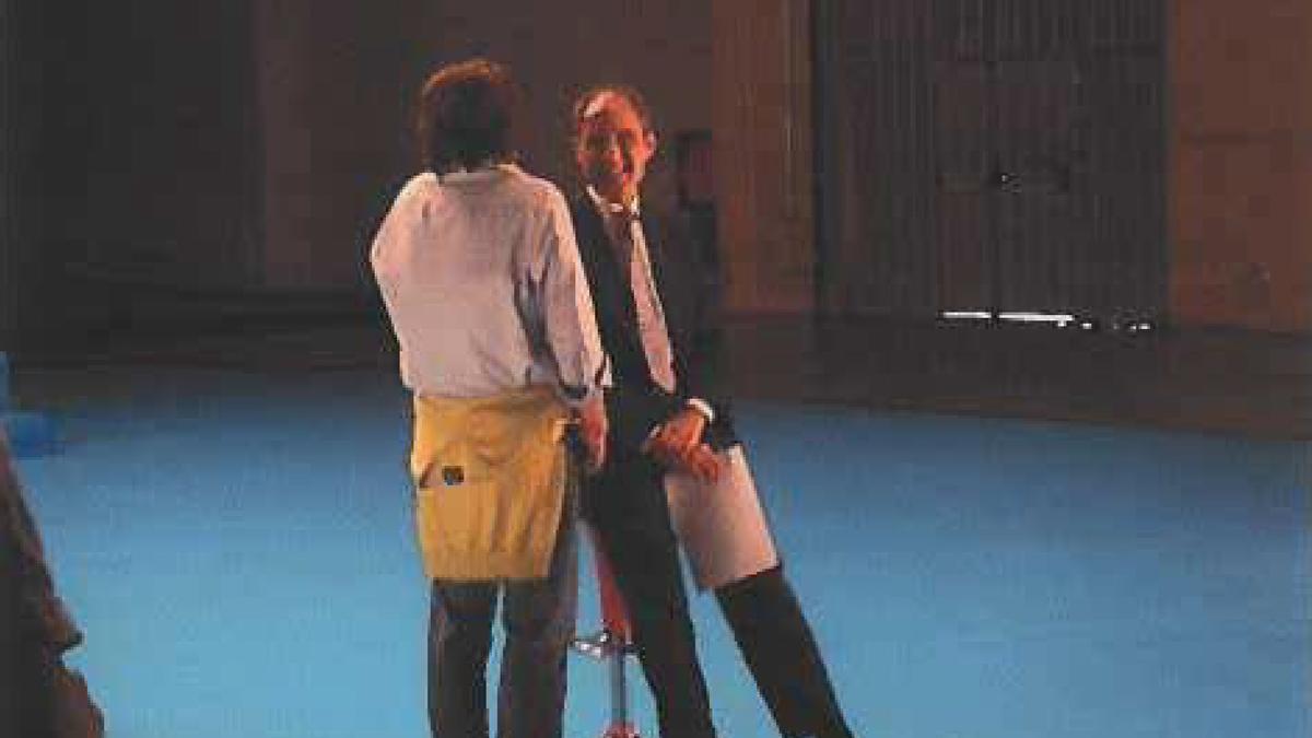 El entonces presidente de la Generalitat, Francisco Camps, junto al director de Orange Market, Álvaro Pérez, durante la grabación de un video electoral.