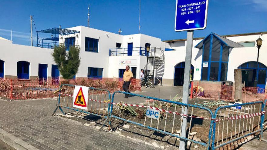 Obras en el muelle de Corralejo.