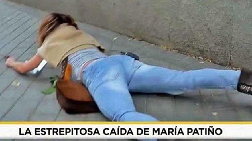 María Patiño se cae en plena calle grabando un reportaje