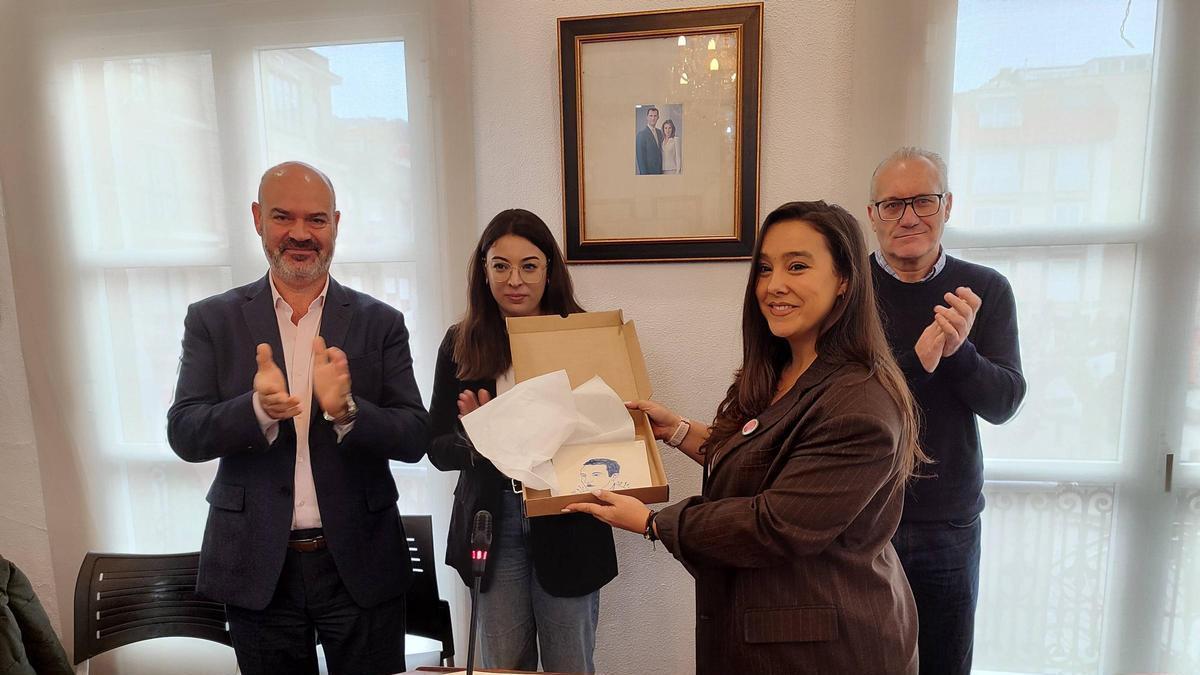 Cláudia López Morán, ganadora de la pasada edición del Premio Johan Carballeira de Xornalismo.