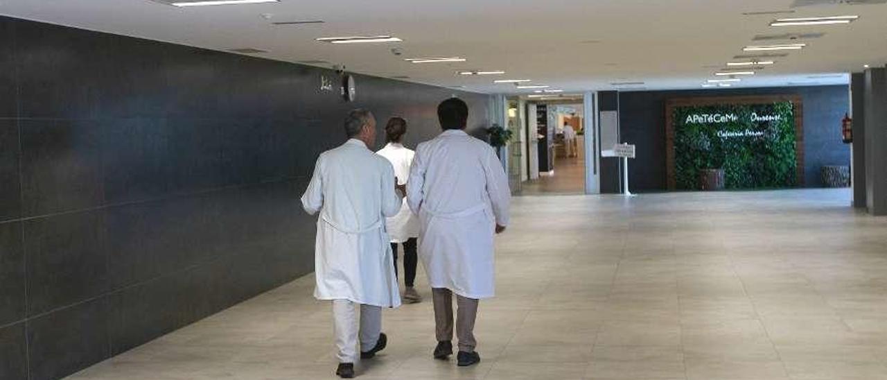 Trabajadores sanitario en un hospital. // Iñaki Osorio