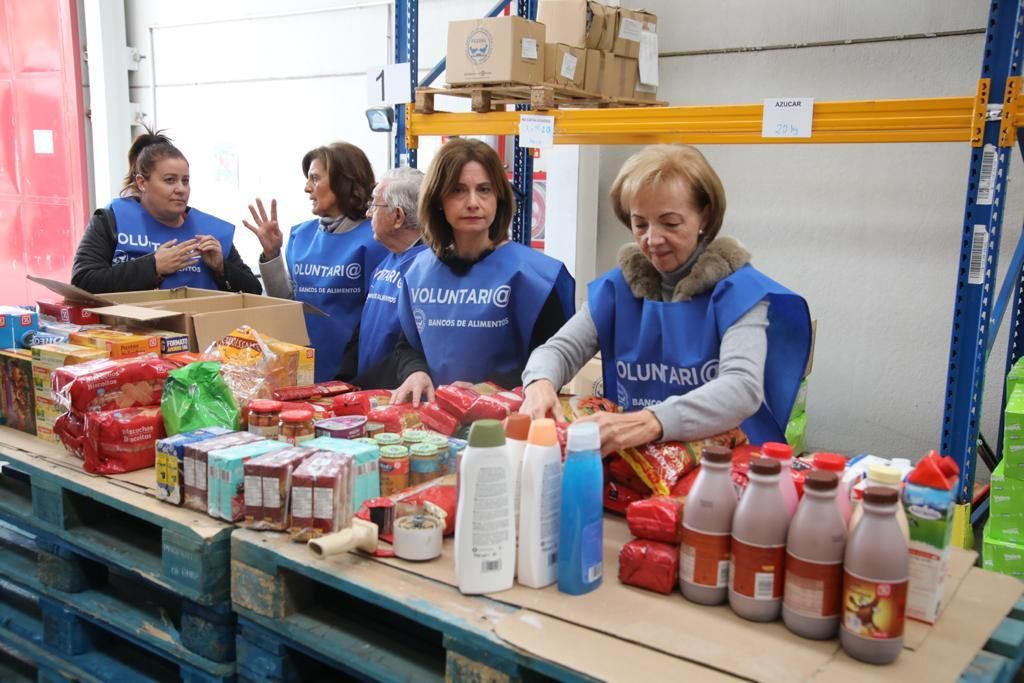 La Reina Sofía visita el Banco de Alimentos en Córdoba