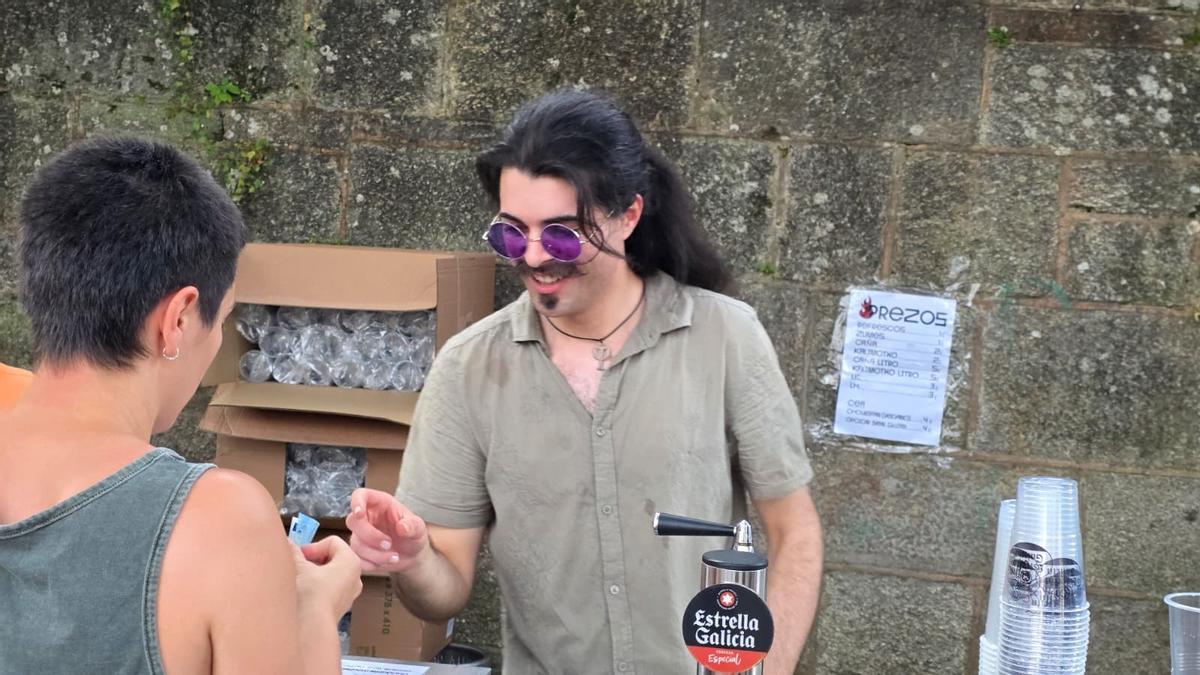 Daniel González, vecino del barrio de 24 años, participa este año por primera vez en la organización de la celebración