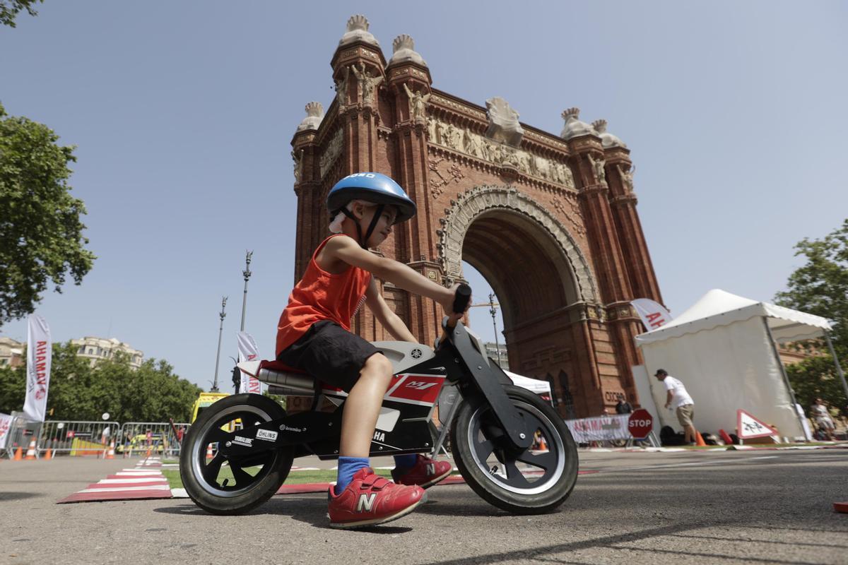 La fiesta de la bicicleta regresa a las calles de Barcelona con la Bicicletada.