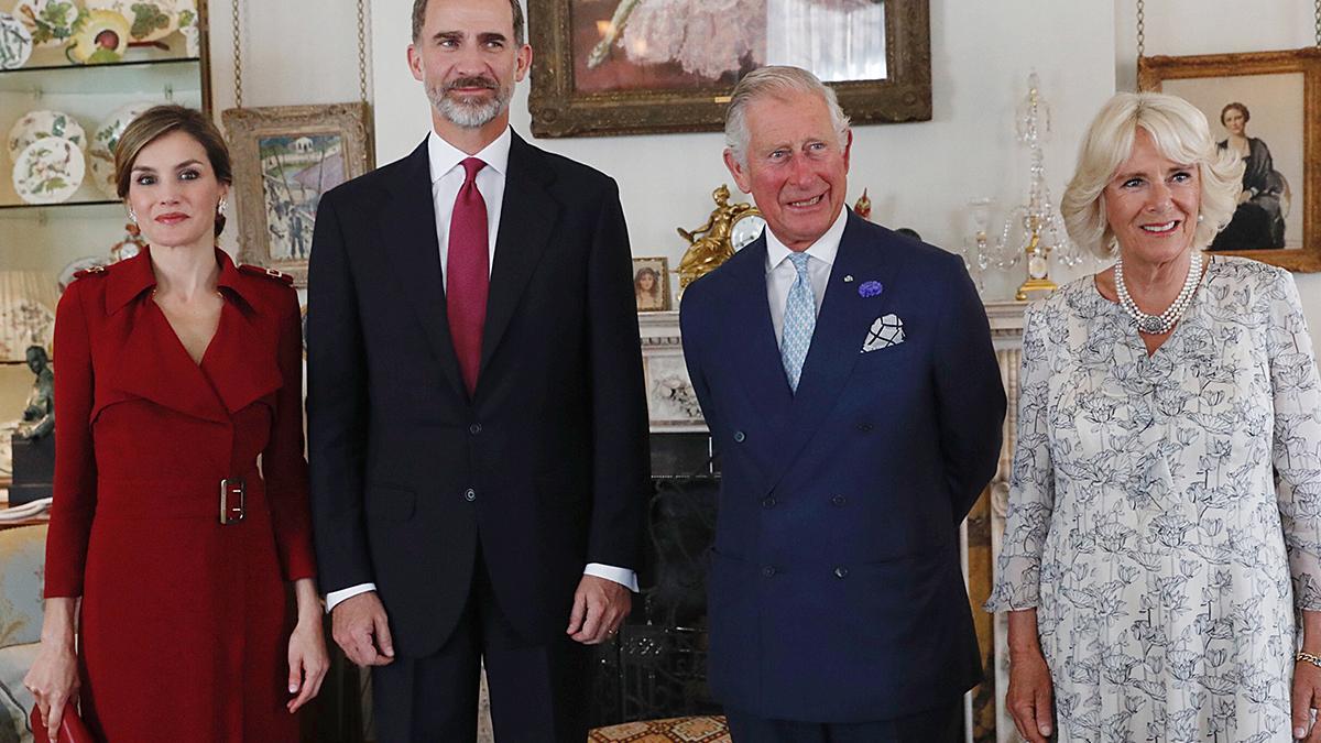 Letizia Ortiz viste de Burberry en Clarence House