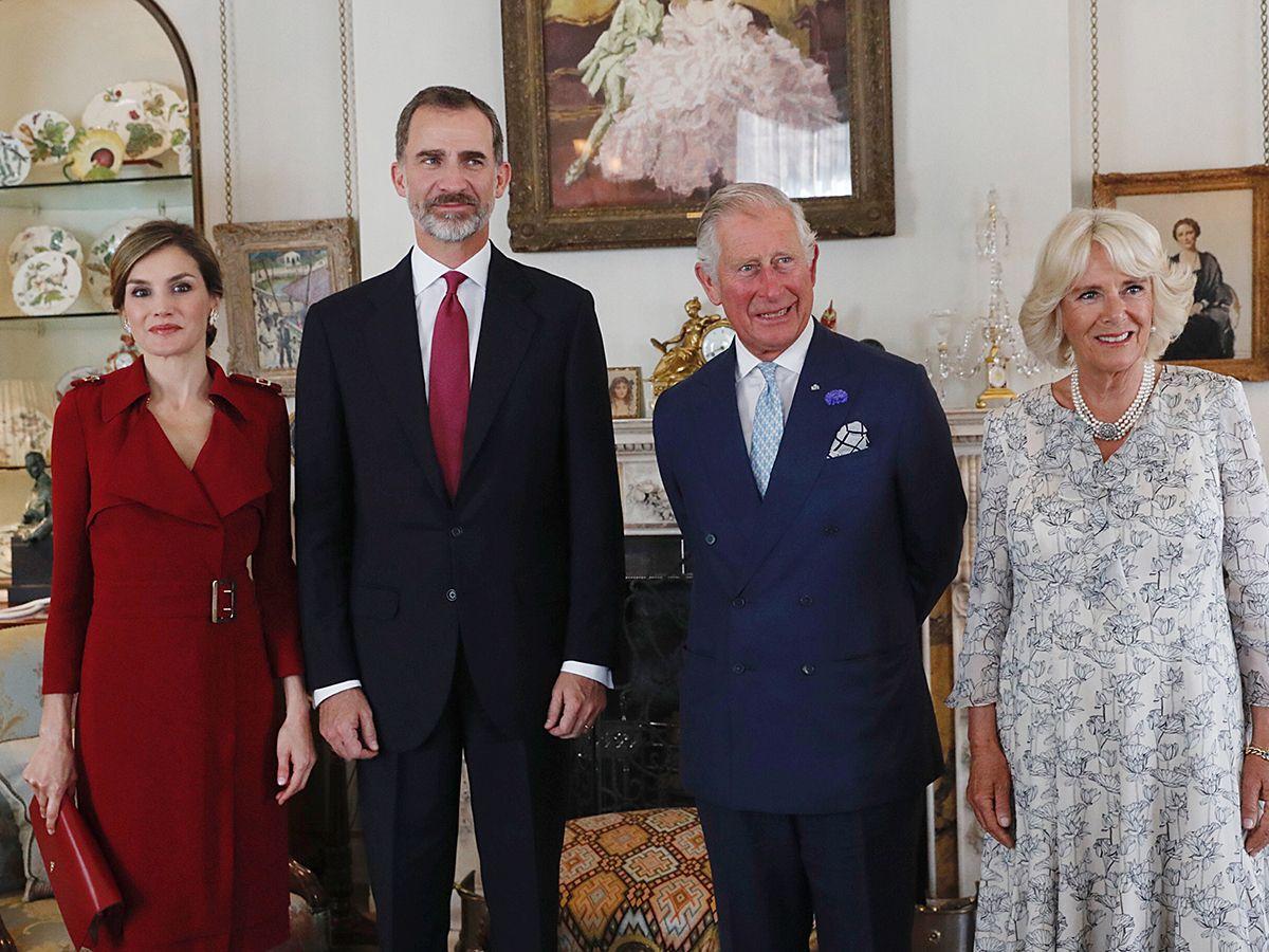 Los reyes de España junto al príncipe Carlos y Camilla