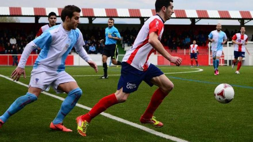 Pablo Martínez en una acción del duelo del domingo ante el Compostela. // Gonzalo Núñez