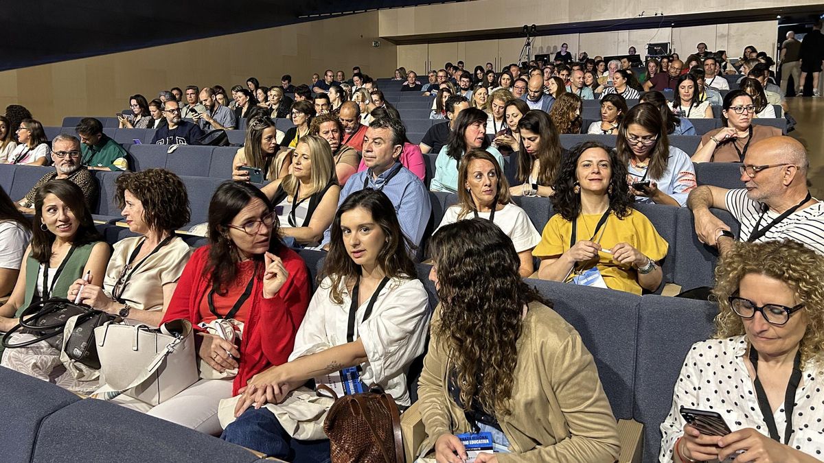 Extremadura destina 81.163 euros a la participación del profesorado en actividades de formación permanente.