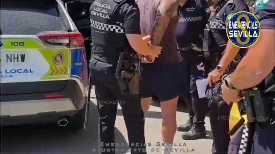 En estado crítico un hombre tras ser agredido por otro durante una pelea de tráfico en Sevilla