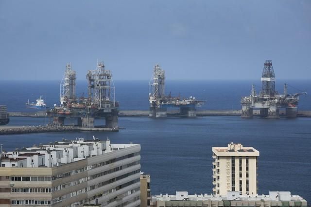 Plataformas atracadas en el Puerto