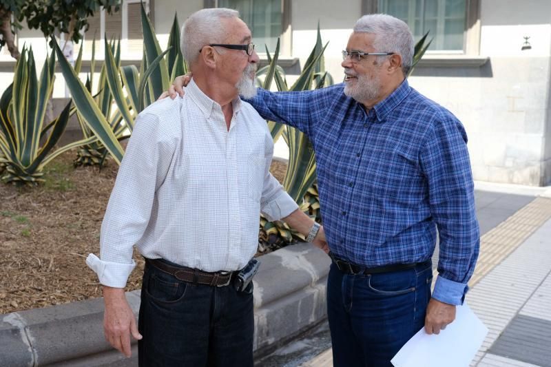 Las Palmas de Gran Canaria. El presidente de Canarias, Fernando Clavijo, recibe al secretario general de UGT en las islas, Gustavo Santana, y a los miembros de su Ejecutiva, que le entregarán una estatuilla conmemorativa del 130 aniversario del sindicato.  | 11/03/2019 | Fotógrafo: José Carlos Guerra