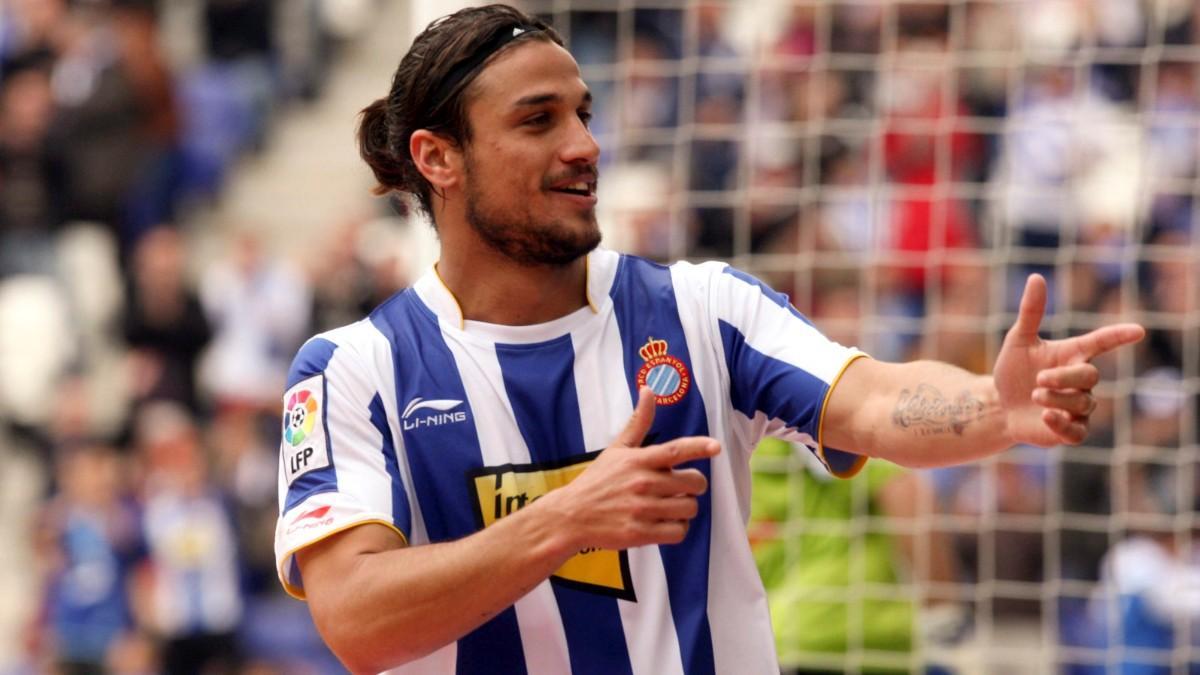 Osvaldo celebrando un gol con el Espanyol