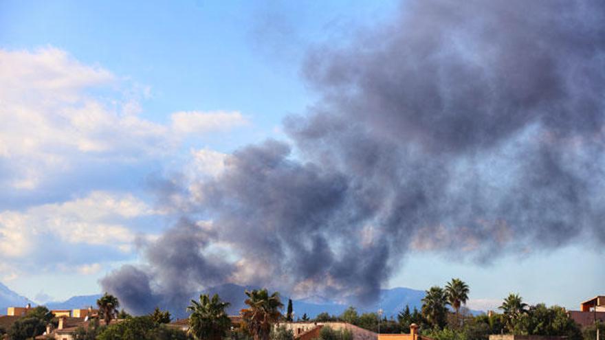 Großbrand im Gewerbepark Marratxí