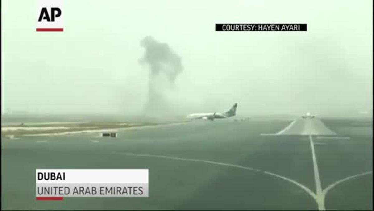 Imatges gravades per un usuari de l’avió d’Emirates Airlines accidentat a l’aeroport de Dubai.