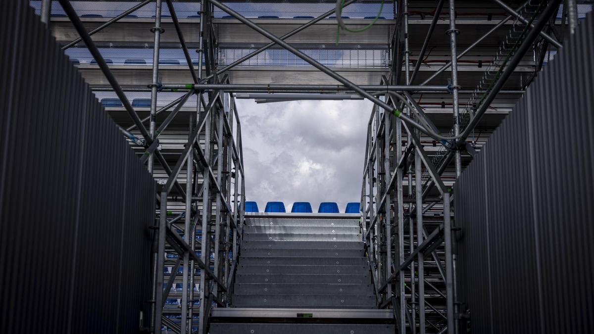Entrañas de la 'mini Romareda', que ultima su construcción, este pasado lunes en Zaragoza.