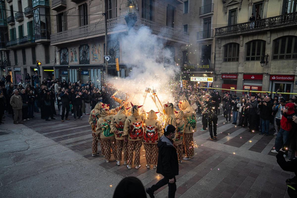 Cercavila conmemorativa de los 425 años de los Gegants del Pi.