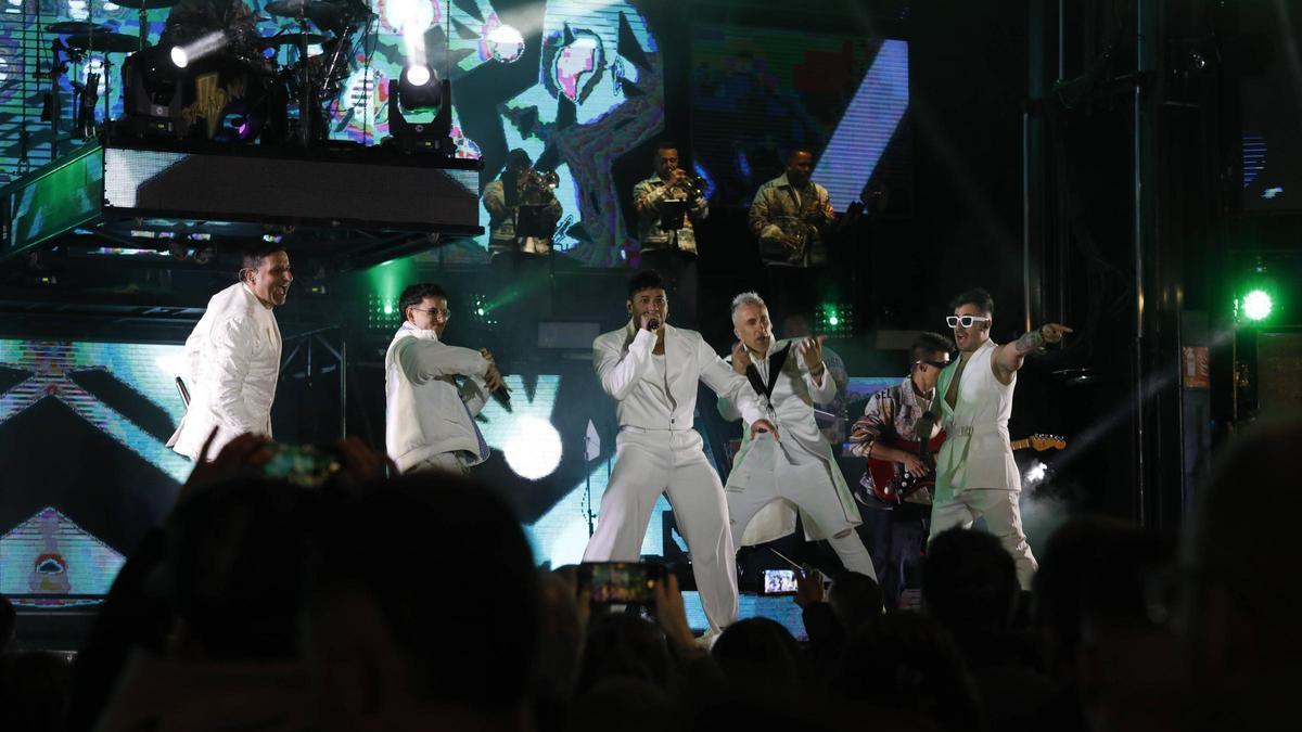 EN IMÁGENES: La primera verbena de las fiestas del Bollo con la orquesta "La Fórmula"