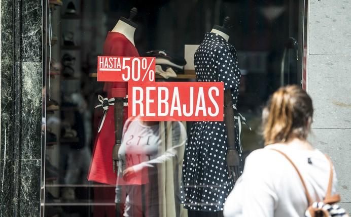 LAS PALMAS DE GRAN CANARIA A 30/06/2017. Rebajas de verano en las tiendas de la zona comercial de Triana. FOTO: J.PÉREZ CURBELO