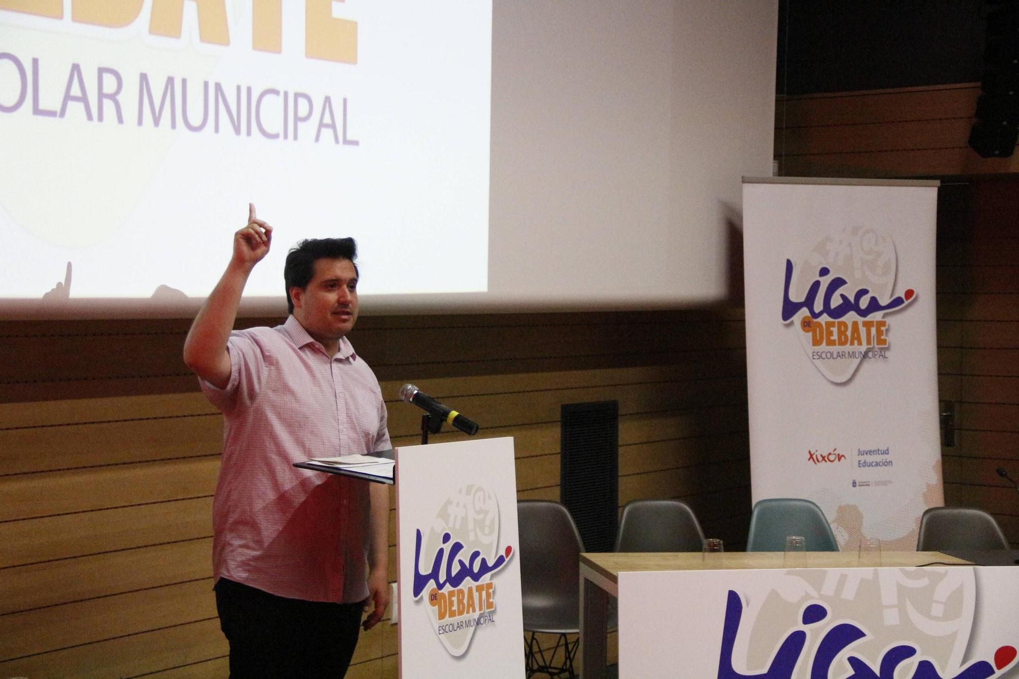 La semifinal de la Liga de Debate Escolar Municipal de Gijón, en imágenes