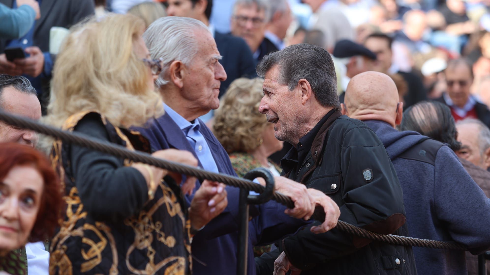 Vicente, Carmen Lomana y Enrique Ponce en la corrida de toros del 16 de marzo en València