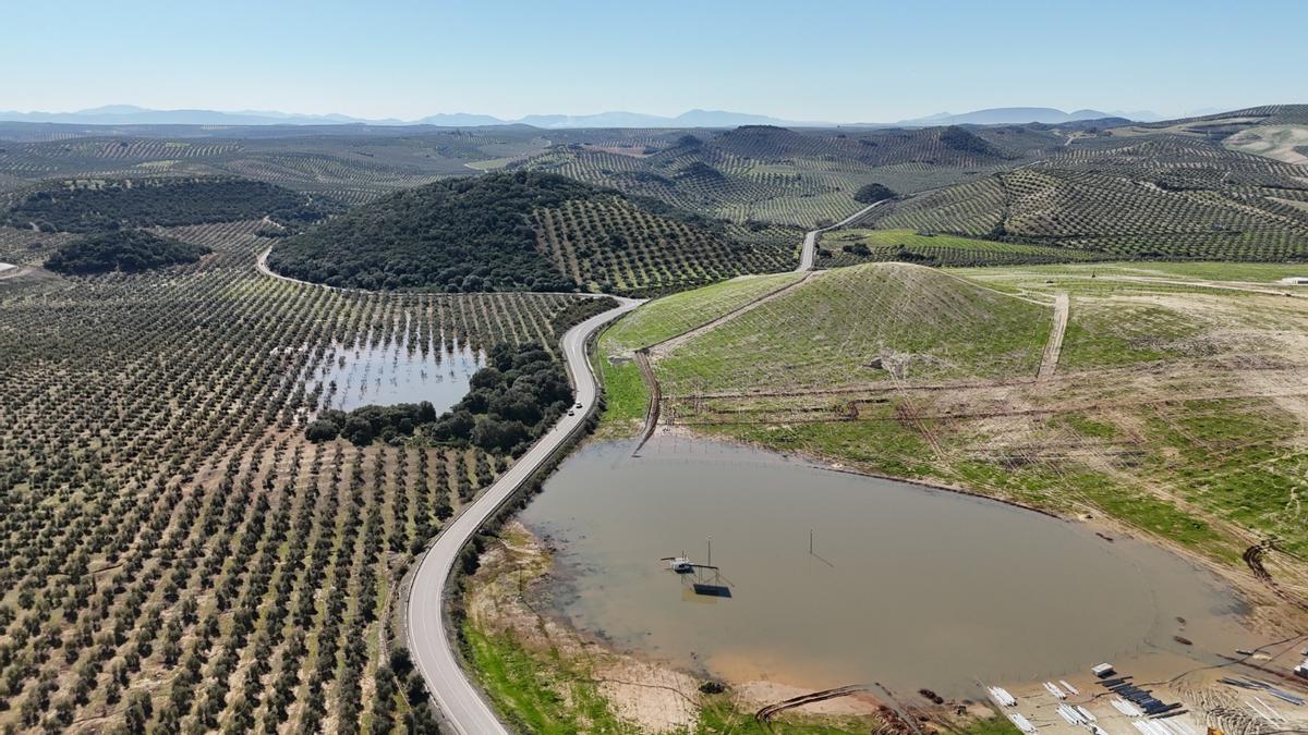 Laguna Dulce de Vapora, en el término de Lucena, también de carácter temporal.