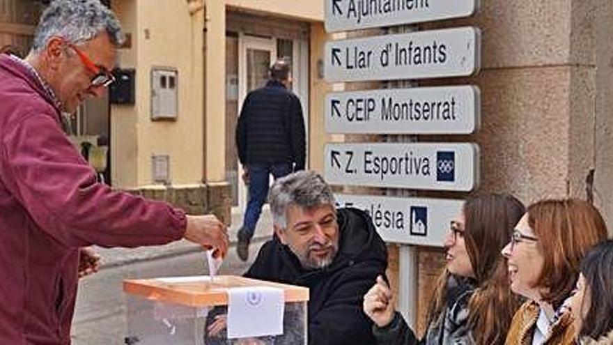 Imatge de la votació al carrer de la Creu