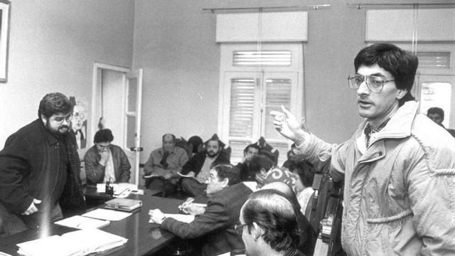 Pena y Abalo, en plena disputa dialéctica, en salón de plenos del viejo consistorio. // Guillermo Cameselle