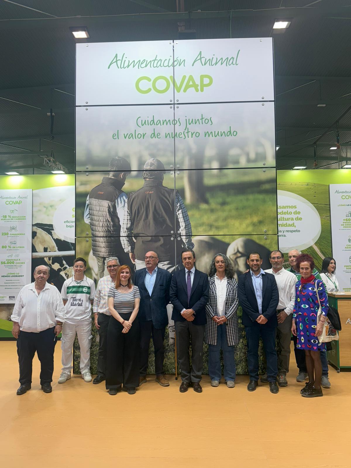 Responsables de Por Andalucía en la feria agroganadera.