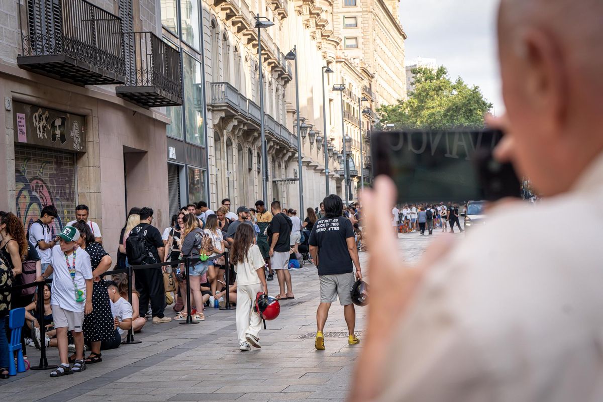 Colas masivas en Pop Mart por la llegada de Labubus a Barcelona