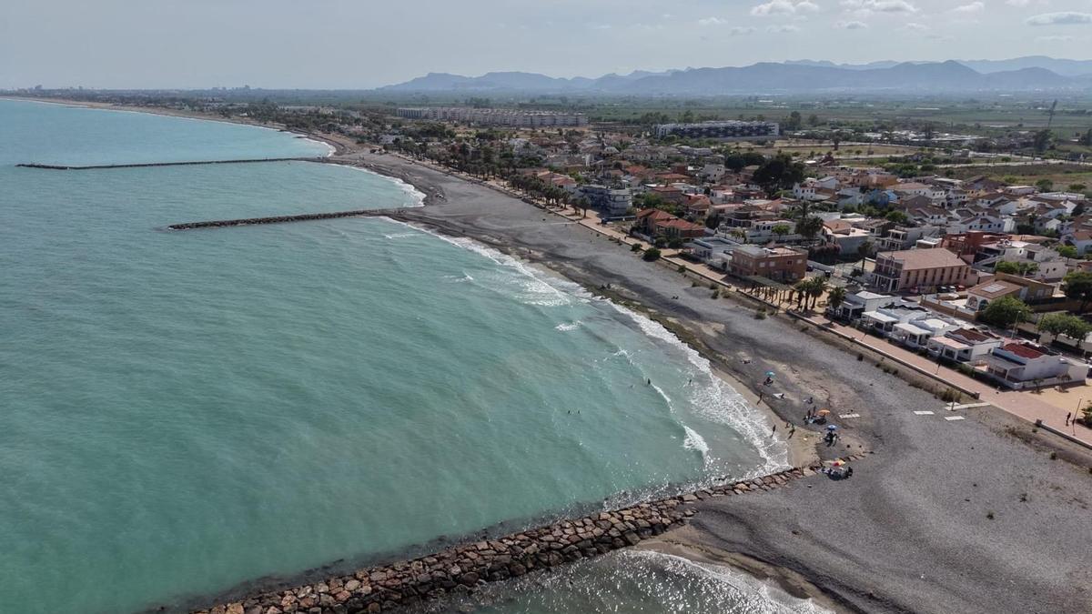La playa Casablanca lleva más de dos décadas siendo reconocida con la bandera azul.