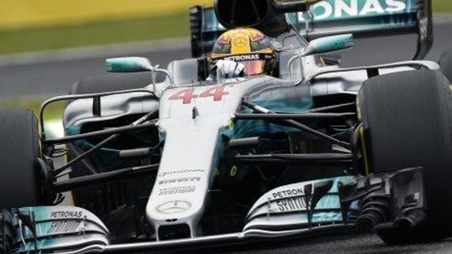 El líder Lewis Hamilton assoleix la seva primera &#039;pole position&#039; a Suzuka