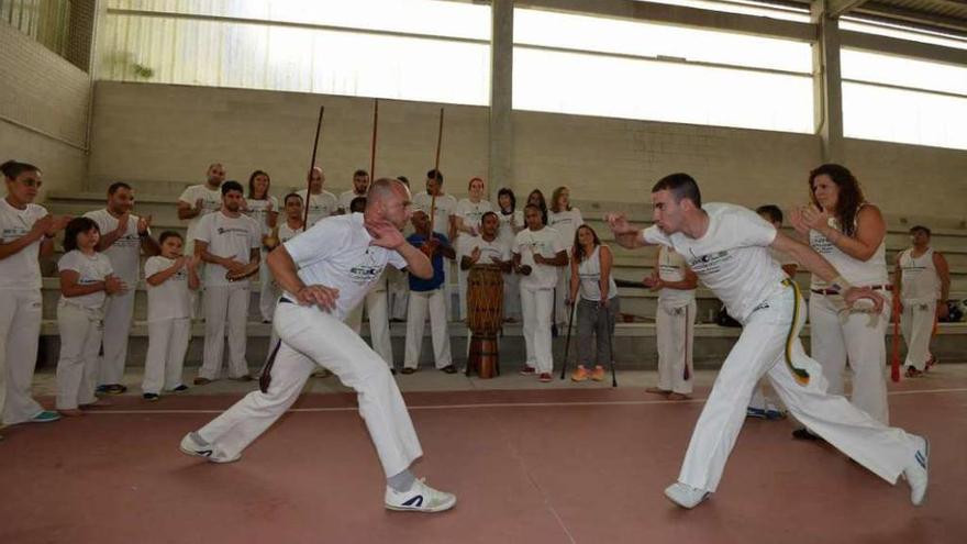 Dos de los participantes en plena exhibición en el pabellón de Lérez. // Gustavo Santos