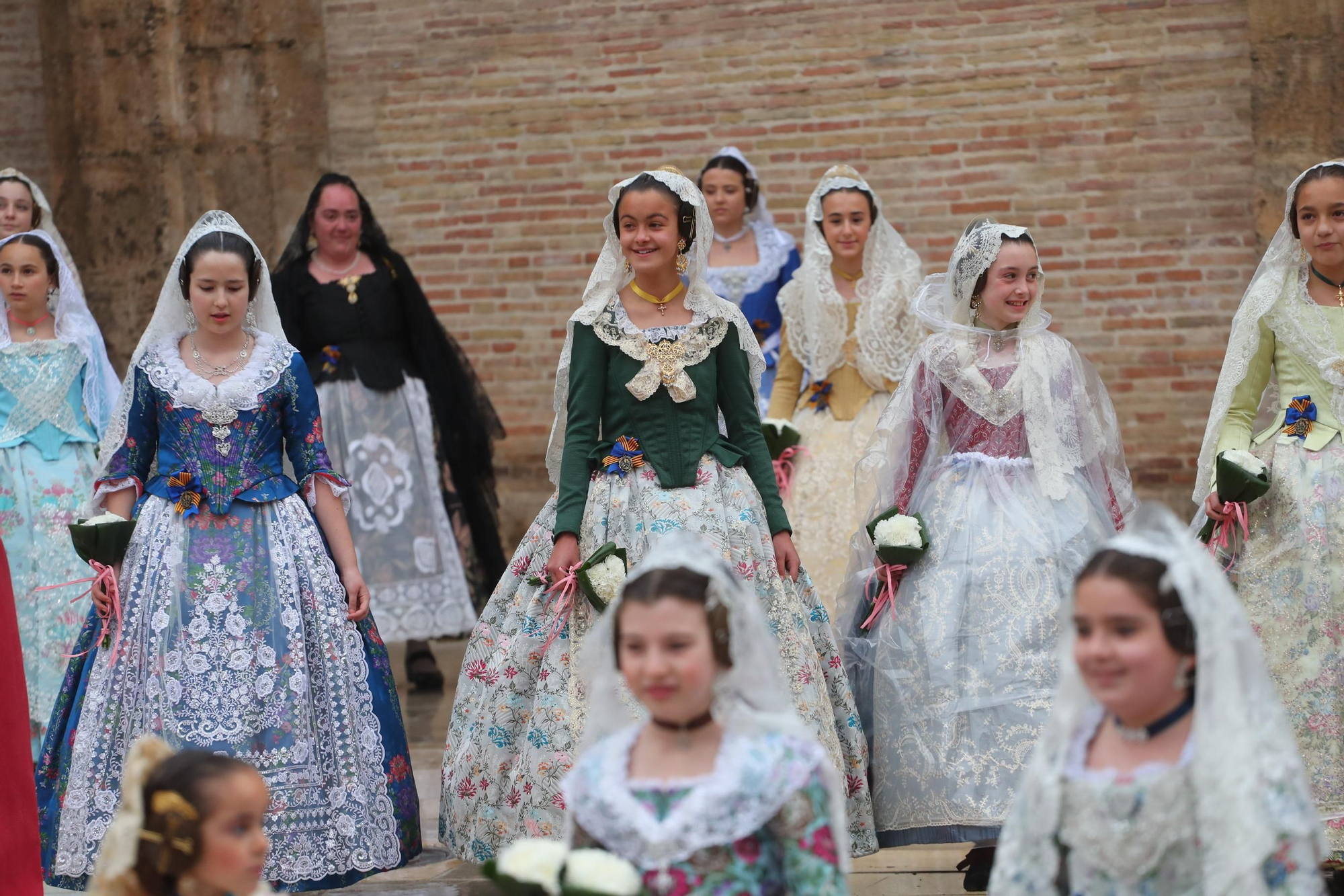 Búscate en el primer día de ofrenda por la calle de la Paz (entre las 15:30 a las 17:00 horas)