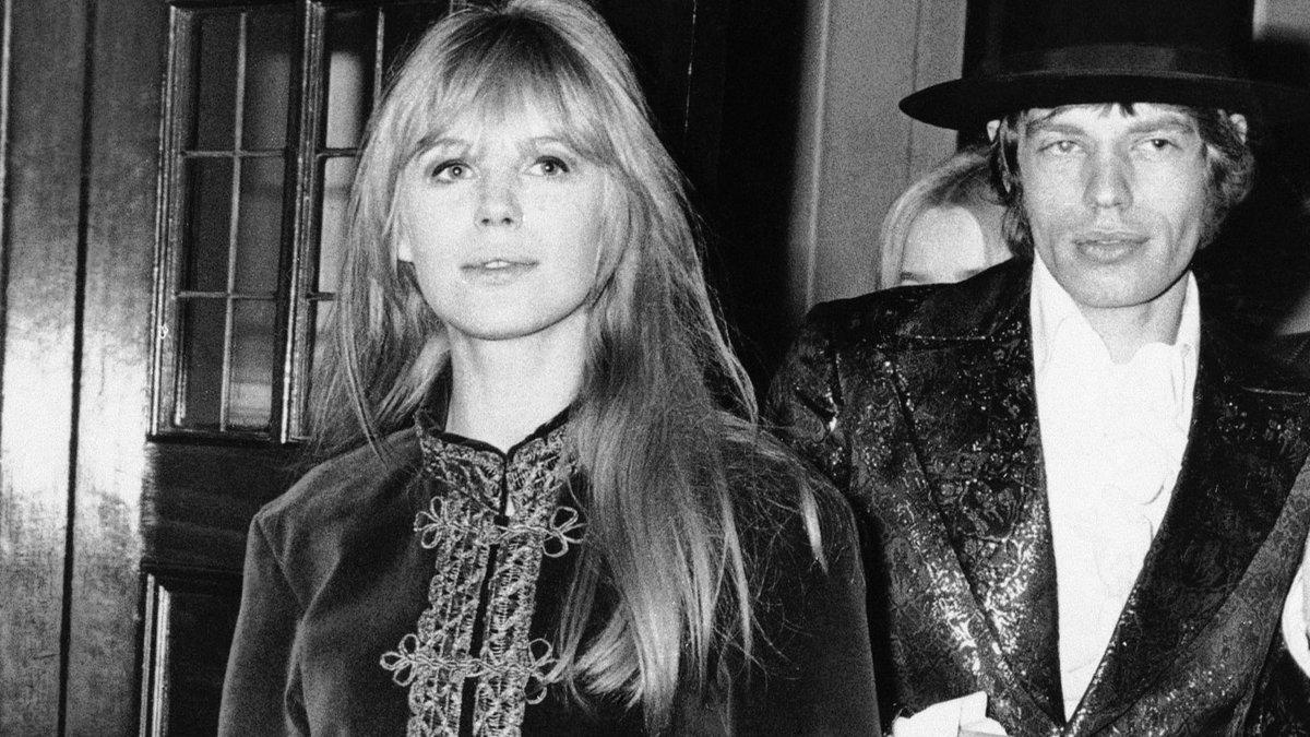 Marianne Faithful junto a Mick Jagger en 1967.