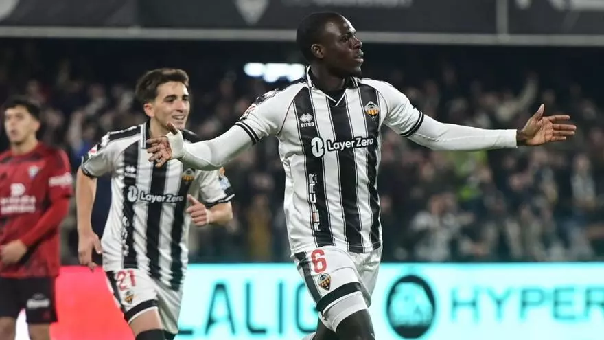 Doué, sobre la victoria ante el Mirandés,  su idilio con la afición y el momento del Castellón: "Debemos tener los pies en el suelo"