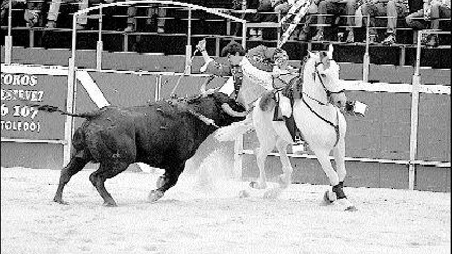 Uno de los rejoneadores que participaron en la Feria de Abril de Infiesto.